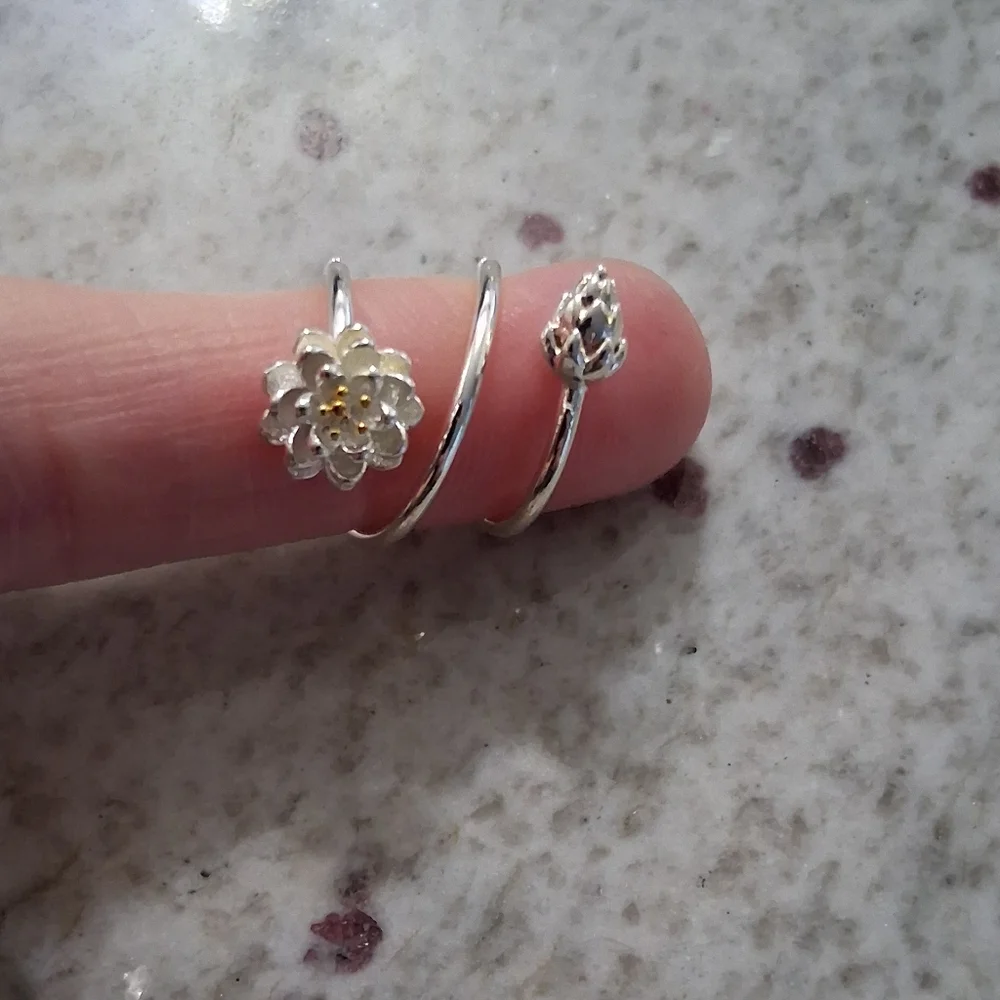 NWT Cute Boho Open Adjustable Silver Lotus Flower Ring!